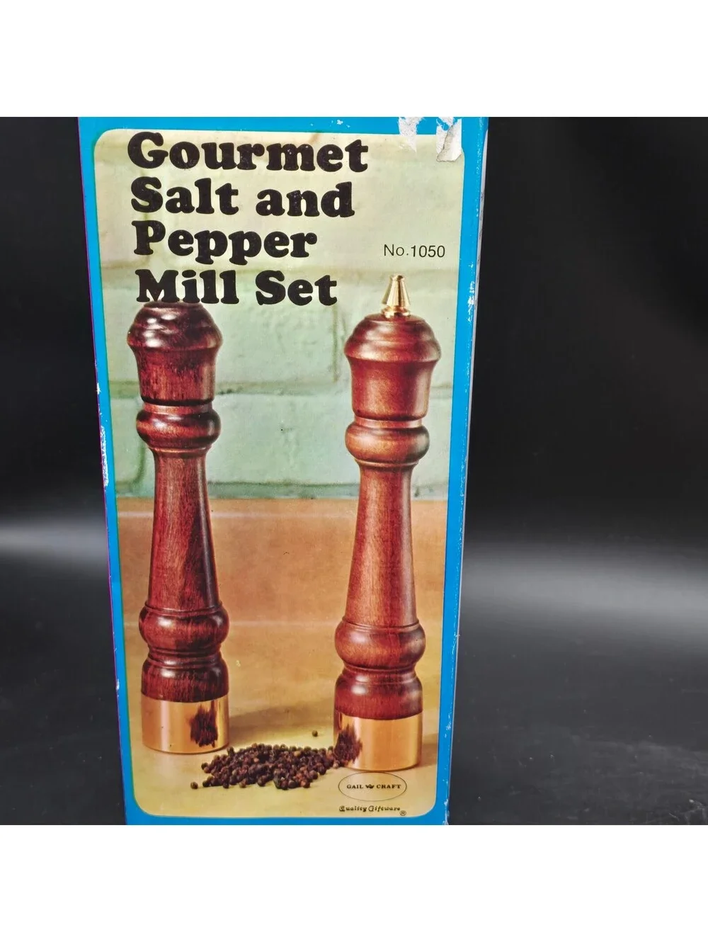 Vintage Gail Craft Wood Salt & Pepper Mill Set 10